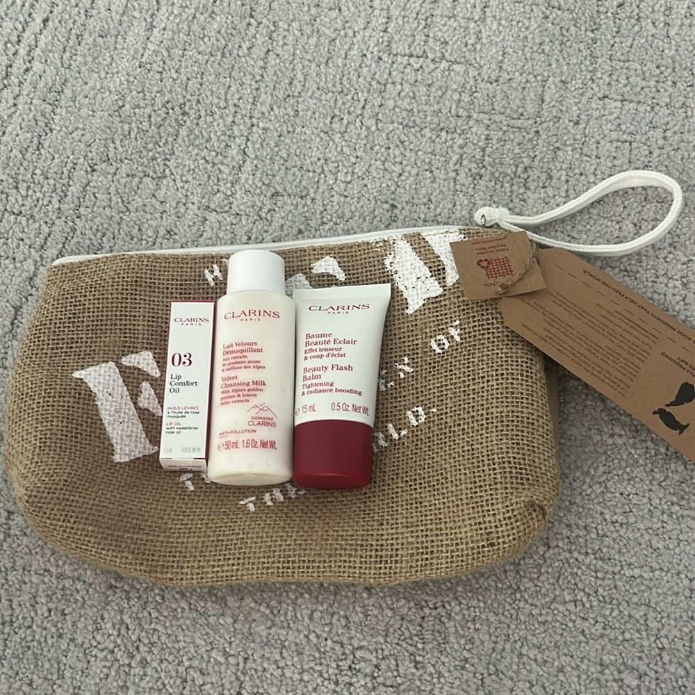 NWT Clarins makeup pouch and samples- cleasing milk, beauty balm,lip comfort oil